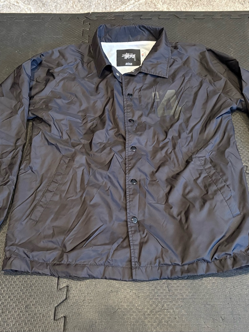 Stussy World Tour Coach Jacket Black Nylon Men's Medium Lightweight Snap Front